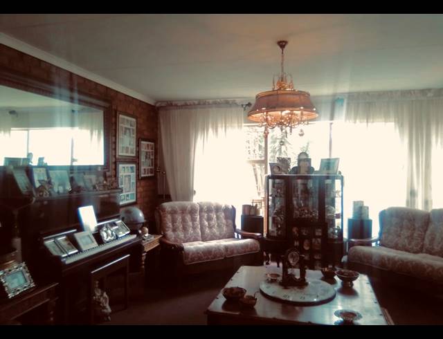 5 BEDROOM HOUSE FOR SALE IN DERSLEY